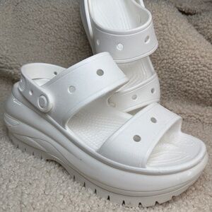 Crocs Women's Mega Crush Platform Chunky Sandal Bright White Size 9